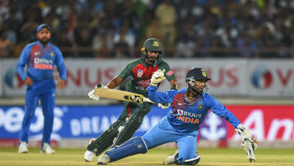 பண்ட் ஸ்டம்பிங் வாய்ப்பு