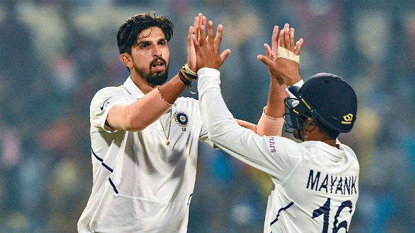 இந்தியா அபார பந்துவீச்சு 