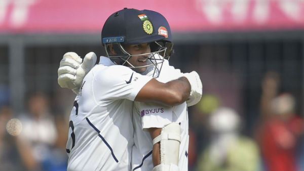 அவுட் கொடுத்த அம்பயர்