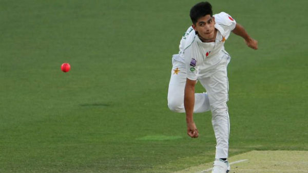 தடுமாறிய பேட்ஸ்மேன்கள்