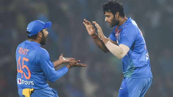 அவருடன் போட்டியா? 