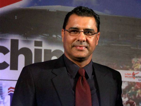 வக்கார் யூனிஸ் சமாளிப்பு