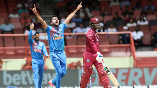 பந்துவீச்சாளர் யார்? 