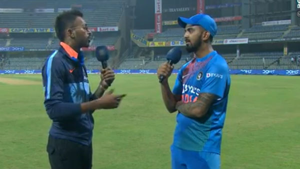  அணியினரை ஊக்குவித்த ஹர்திக் 