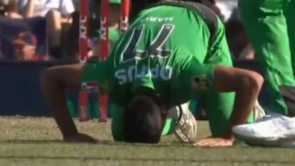 அணியின் வெற்றிக்கு உறுதுணை 