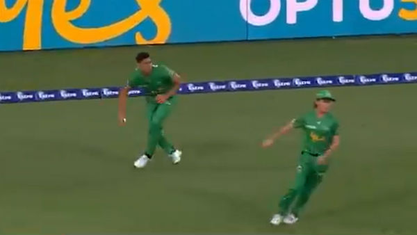 பீல்டிங் செய்தார்