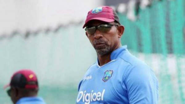  தலைமை பயிற்சியாளர் பில் சிம்மன்ஸ்