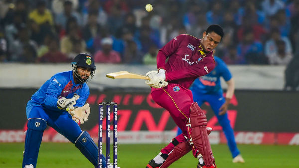 வெஸ்ட் இண்டீஸ் அதிரடி