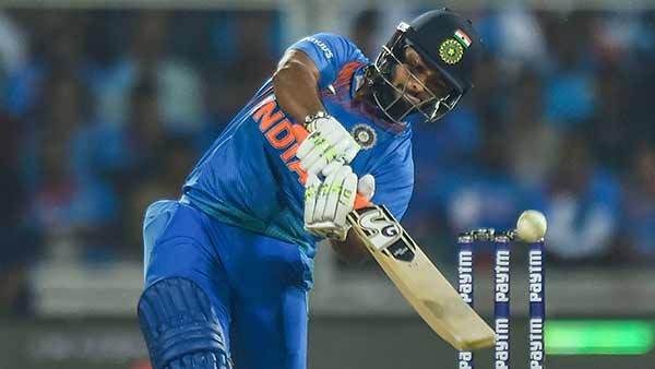 அரைசதம் அடித்த பண்ட்