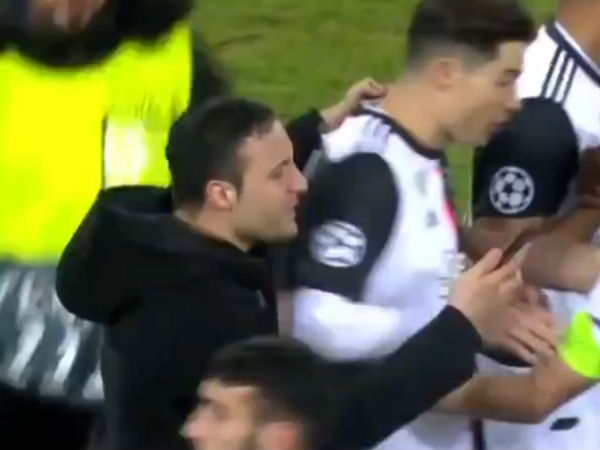  செல்பி எடுக்க ஆர்வம் 