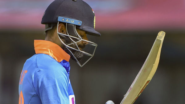  காட்ரெல் பந்தில் அவுட் 