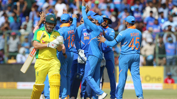 டேவிட் வார்னர் அவுட்