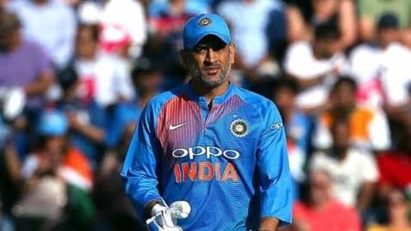 தோனி பெயர் நீக்கம்