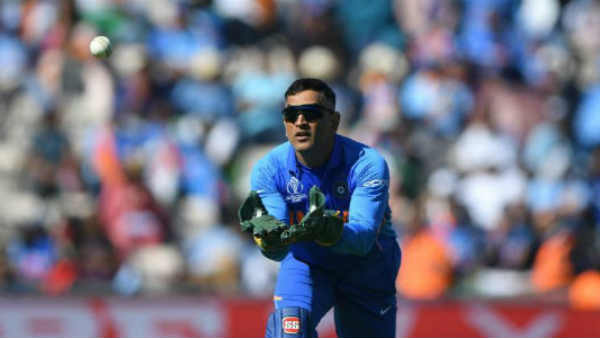 தோனி நினைத்தால்... 