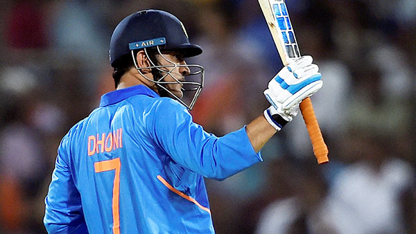 வலிய புகுத்த மாட்டார் தோனி 