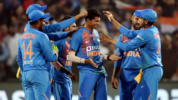 இலங்கை சரிவு