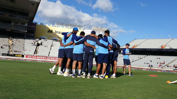 விக்கெட் கீப்பர் ராகுல் 