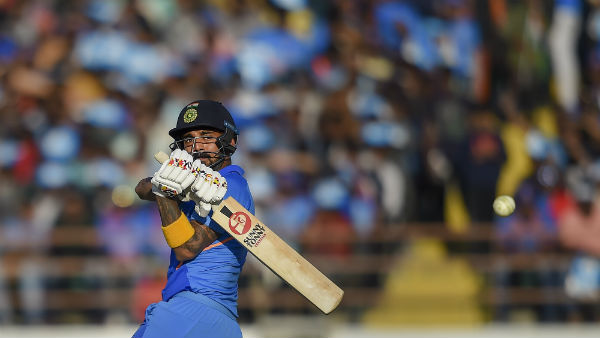 விக்கெட் கீப்பிங் செய்தது யார்? விக்கெட் கீப்பிங் செய்தது யார்?