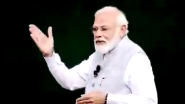 மாணவர்களுடன் உரையாடிய மோடி 