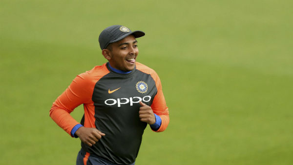 இரட்டை சதம் அடித்தார்