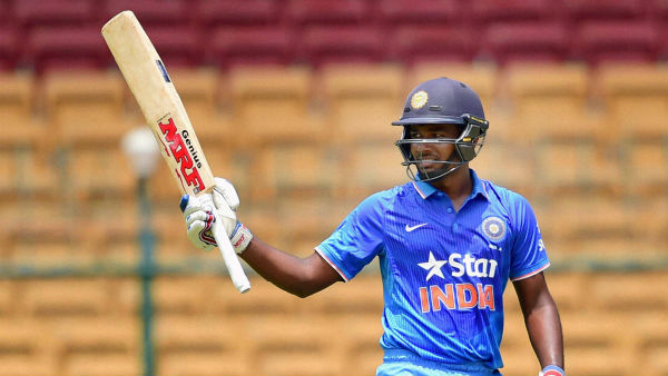 வரிசை கட்டும் வீரர்கள்