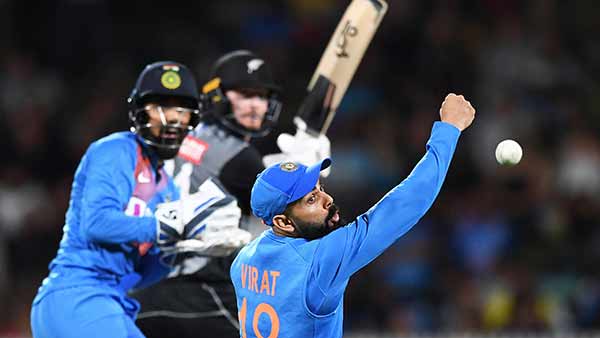 அணி வீரர்களுக்கு பாராட்டு 