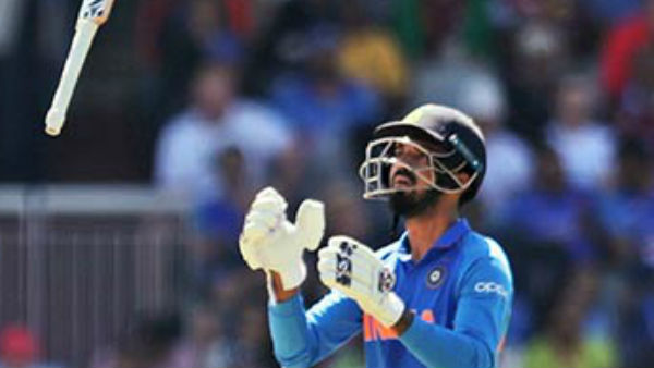 ஸ்டம்பிங் செய்தார்