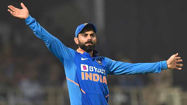 அதிக பந்துவீச்சாளர்கள்