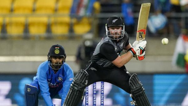 மீண்டும் உள்ளே வந்தார்