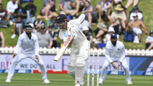 டிம் சவுதி, டிரெண்ட் போல்ட் அபாரம் 