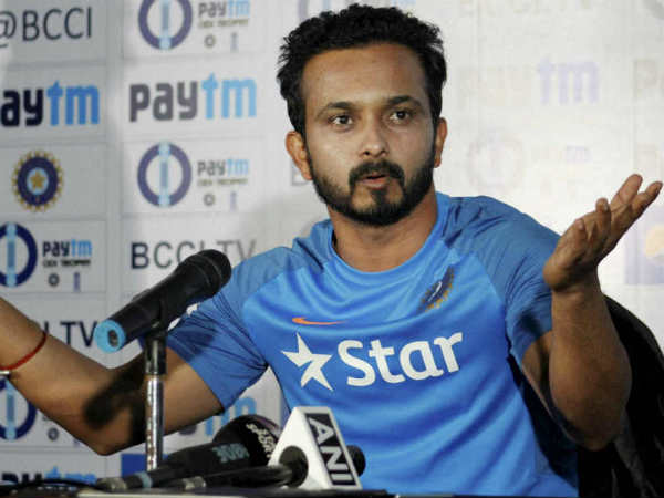 விளையாடும் முன்பே..