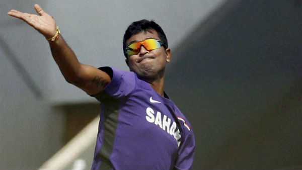 ஓஜா வீழ்த்திய விக்கெட்கள்