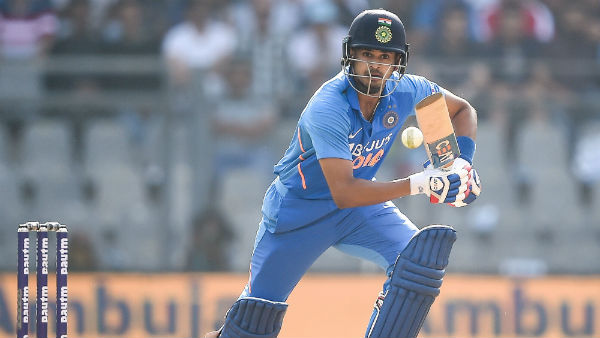 ஸ்ரேயாஸ் ஐயர் அரைசதம்