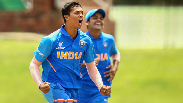 ஆதரவாக விளையாடிய சக்சேனா 