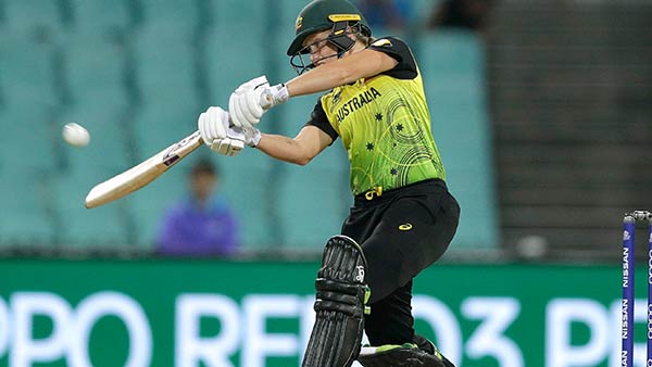 பேட்டிங்கை தேர்வு செய்து ஆட்டம் 