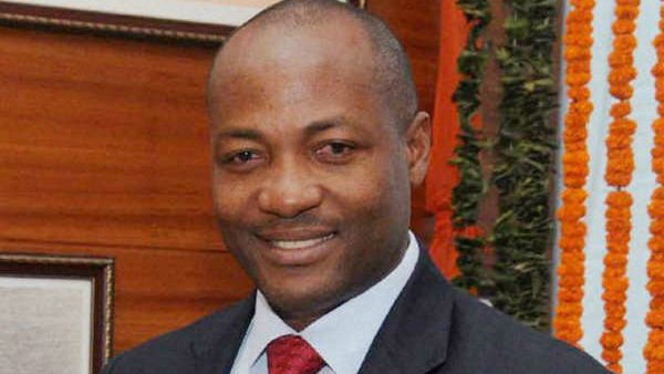 11,953 ரன்கள் குவிப்பு 