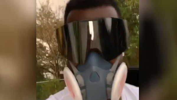 வித்தியாச முகமூடியுடன் சமி 