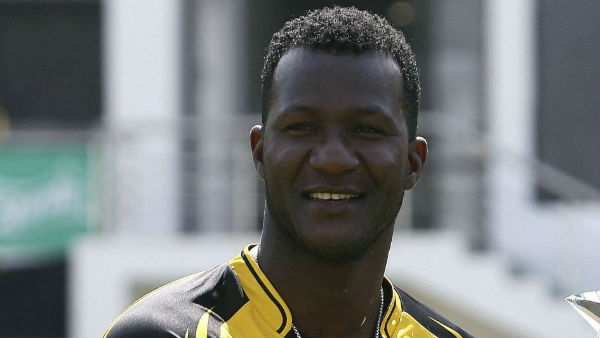 செயின்ட் லூசியாவுக்குத் திரும்பினார் 