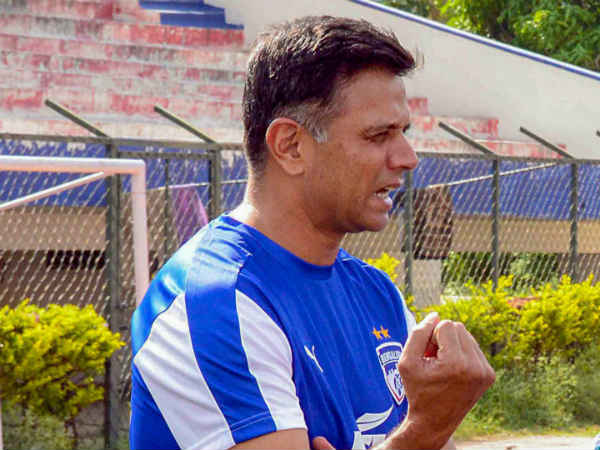 கௌரவ பதவி பெற்றார்