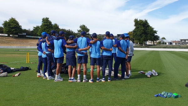 பார்வையாளர்கள் இல்லாமல்..