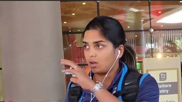 தாயகம் திரும்பினர் 