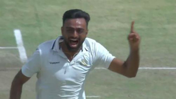 சௌராஷ்டிரா வீரர் உனட்கட் 