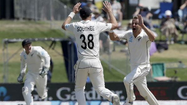 விக்கெட் வீழ்ச்சி