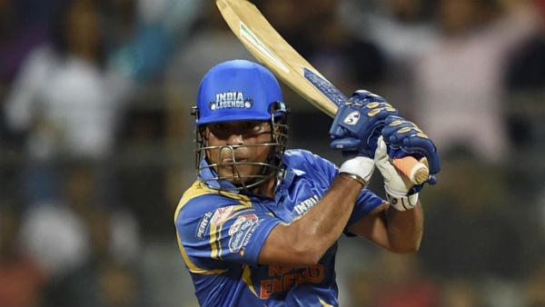 கை கொடுத்த சச்சின் கை கொடுத்த சச்சின்