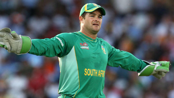 வேறு வகையில் மரியாதை 