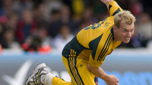 மூன்று பந்துவீச்சாளர்கள் யார்?