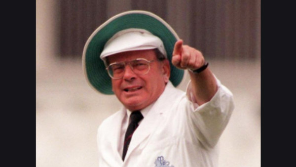 66 டெஸ்ட் போட்டிகளில் அம்பயரிங் 