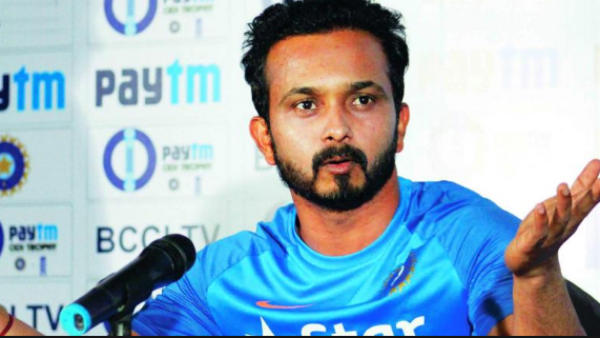 அகலக் கையுடன் பந்துவீச்சு