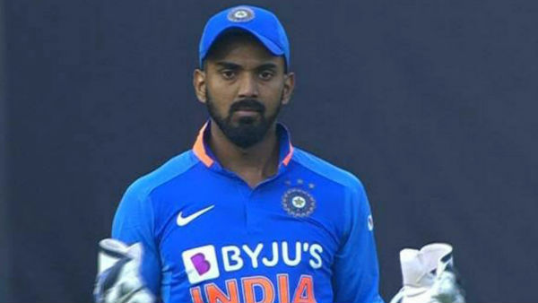 விக்கெட் கீப்பர் விக்கெட் கீப்பர்