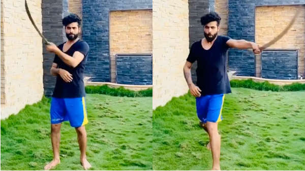 வீட்டில் வாள் வீச்சு